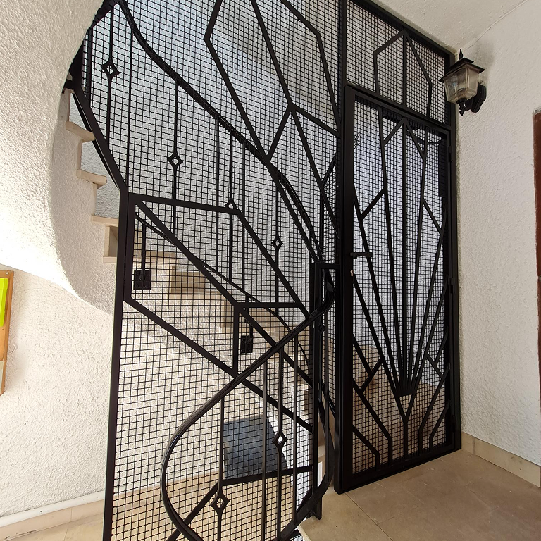 Cage d'escalier en ferronerie
