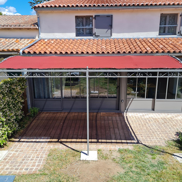 Terrasse avec Pergola à Saintes