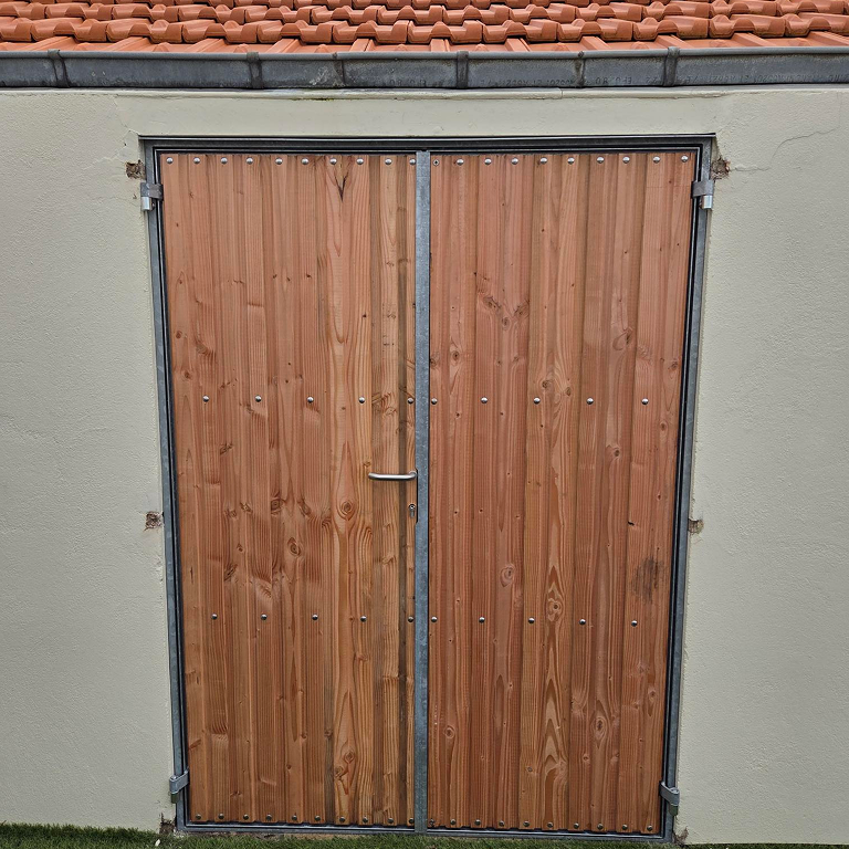 Porte battante à La Rochelle